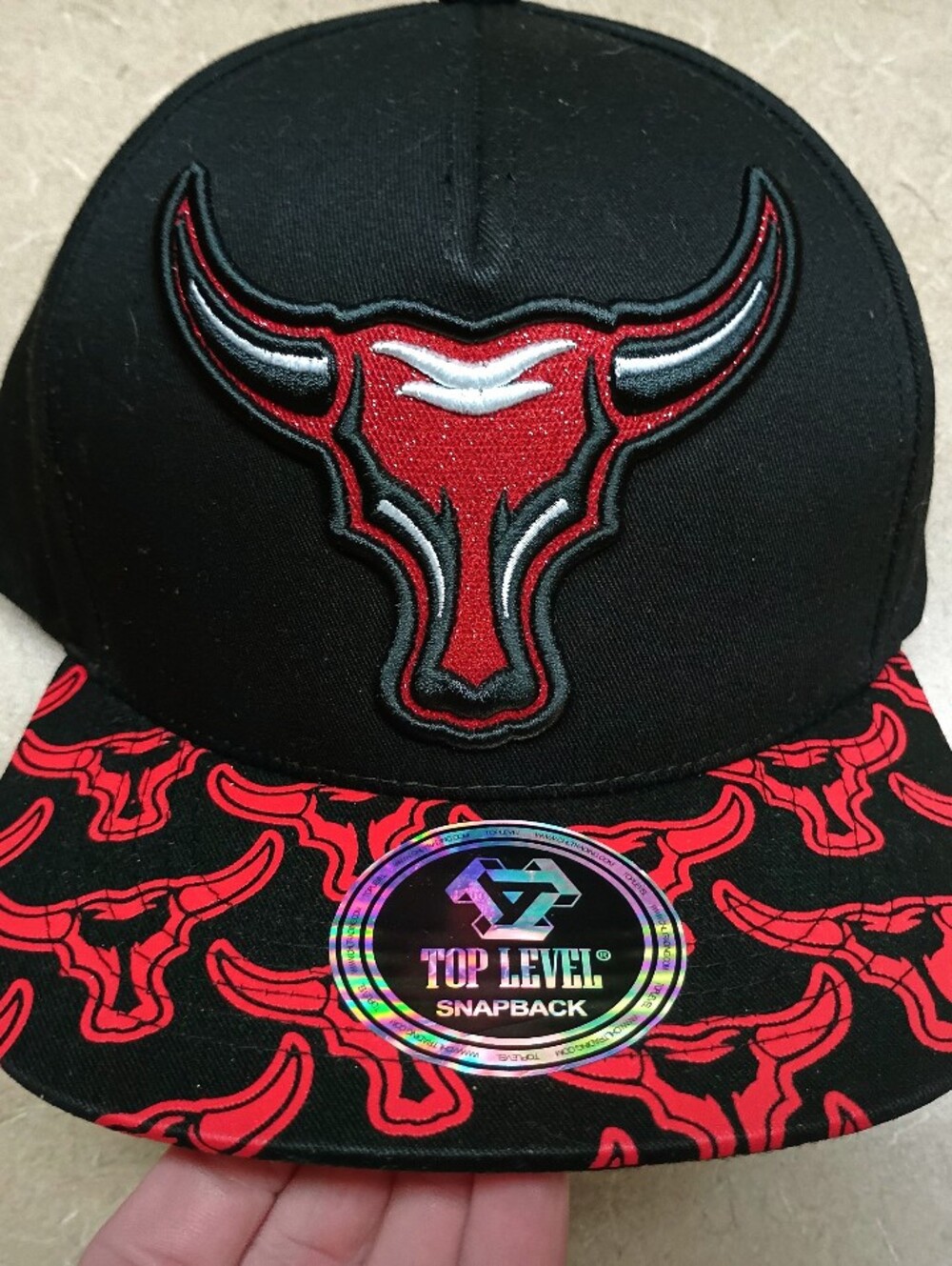 Top Level NWT Black Snapback Hat with  Chicago Bulls emblem Embroidered Logop